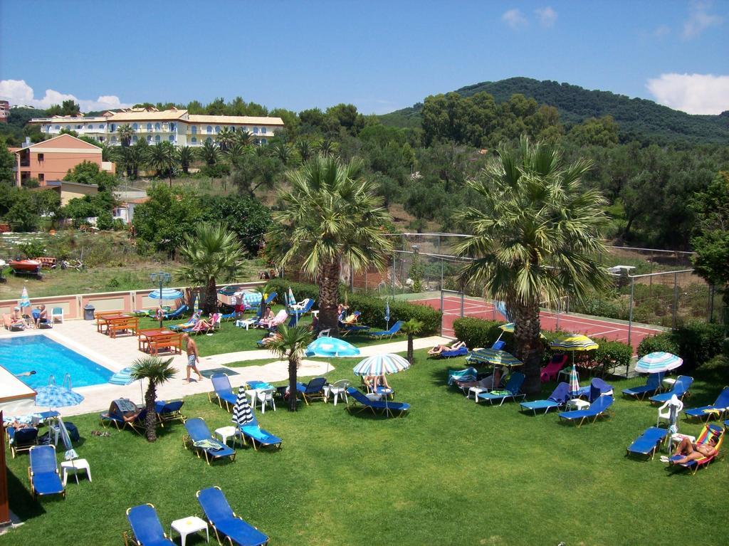 Thomas Bay Hotel Агиос Стефанос Экстерьер фото